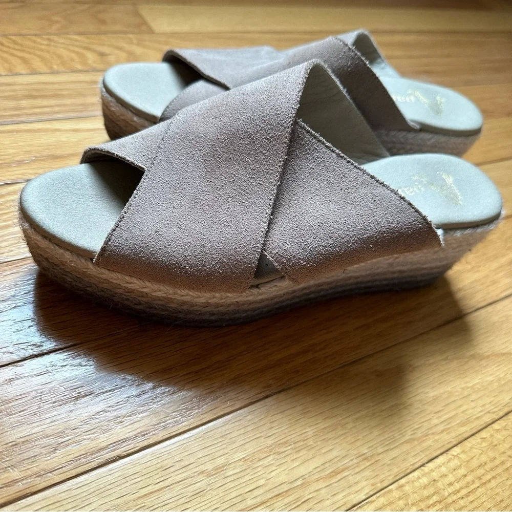 NWOT Anthropologie Paseart Cross Band Suede Espadrilles Size 8